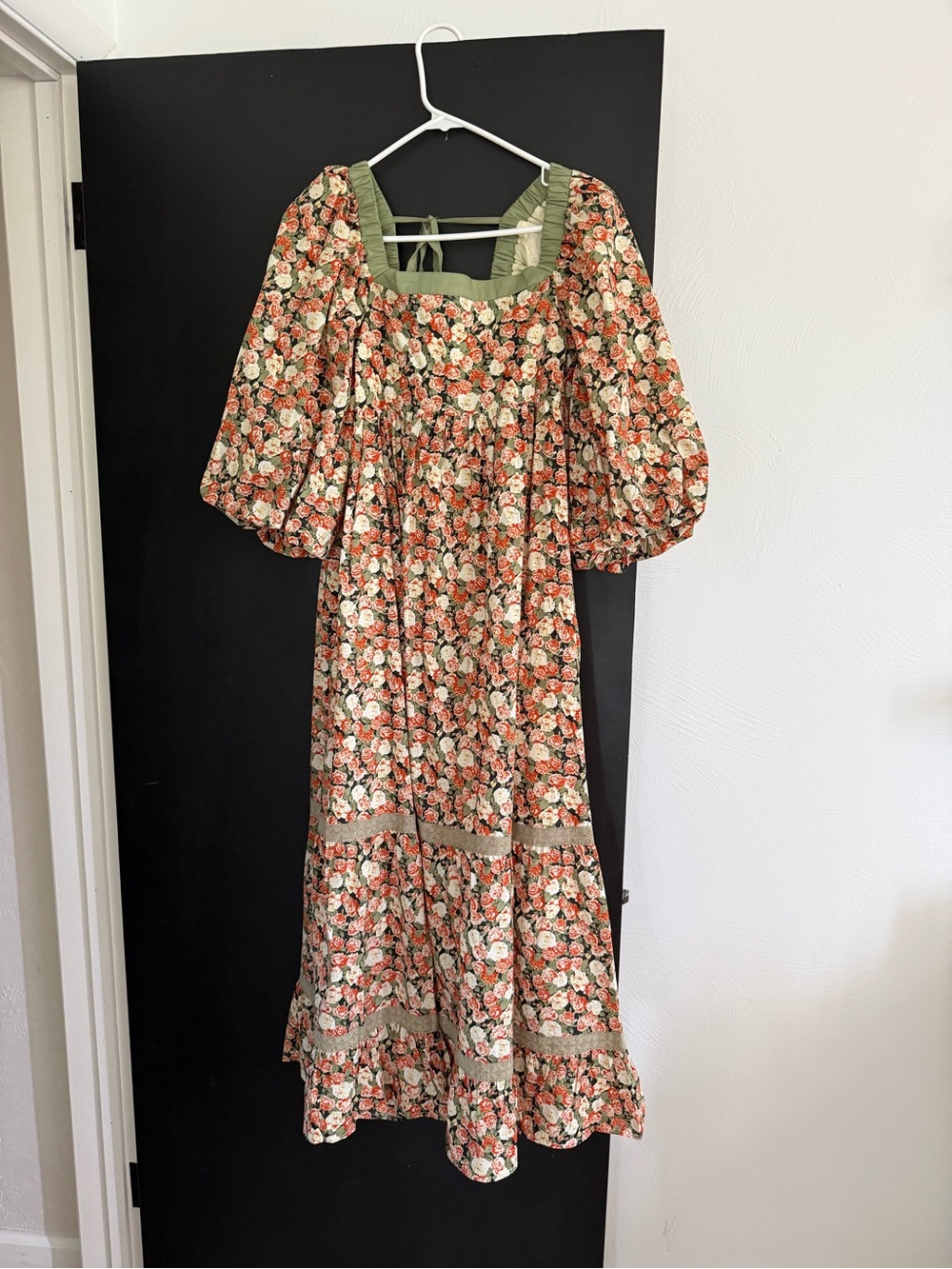 HENLY Floral Puff-Sleeve Maxi Dress in Green and Coral